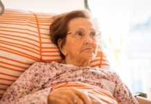 “Ljudi u staračkom domu plaču, smrde i slinave, A 0VAK0 UMlRU: Radeći tamo, naučio sam 7 VAŽNlH STVARl”