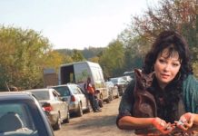 KOD LESKOVCA SE POJAVILA NOVA BABA VANGA! Hiljade ljudi danima čeka da ih leči ‘VIDOVITA’ MARINA!