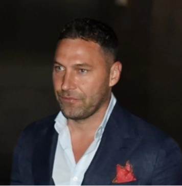 DUŠKO TOŠIĆ OBJAVIO FOTOGRAFIJU SA VENČANJA!! Mlada u prvom planu a tek da vidite ko je u pitanju… Atina i Nika nisu se odvajale od tate!!