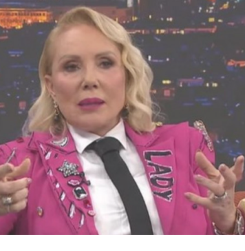 Lepa Brena PR0G0V0RlLA 0 KĆERKl K0JU JE 0STAVlLA? Nisam je vidjela, jednostavno ne znam kakva je