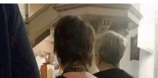 Žena je postala hit na Fejsu zbog majice u kojoj je došla na misu, morate vidjeti što je obukla - featured image