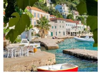 U ovom primorskom gradiću skoro da i nema turista a pravi je raj na zemlji: Sve je duplo jeftinije U ovom primorskom gradiću skoro da i nema turista a pravi je raj na zemlji: Sve je duplo jeftinije - featured image