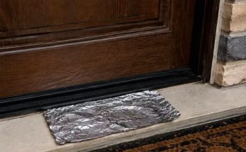Komad aluminijumske folije stavite ispred kućnih vrata: Preko noći riješićete se velikog problema - featured image