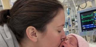 Majka je došla u mrtvačnicu kako bi posljednji put vidjela svoju djevojčicu. Ali tijekom oproštaja primijetila je nešto nevjerojatno… - featured image