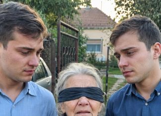 Roditelji su ih napustili kad su imali dvije godine, a baka ih je prehranila prodajući povrće i radeći po tuđim poljima – dvadeset i tri godine poslije stavili su joj povez preko očiju i u ruku spustili mali mjedeni ključ… - featured image
